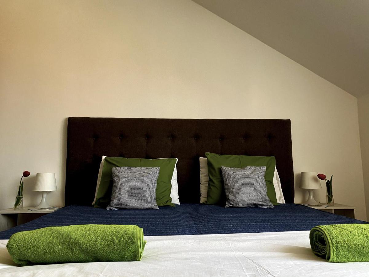 Bobita Apartman Sarvar Luaran gambar