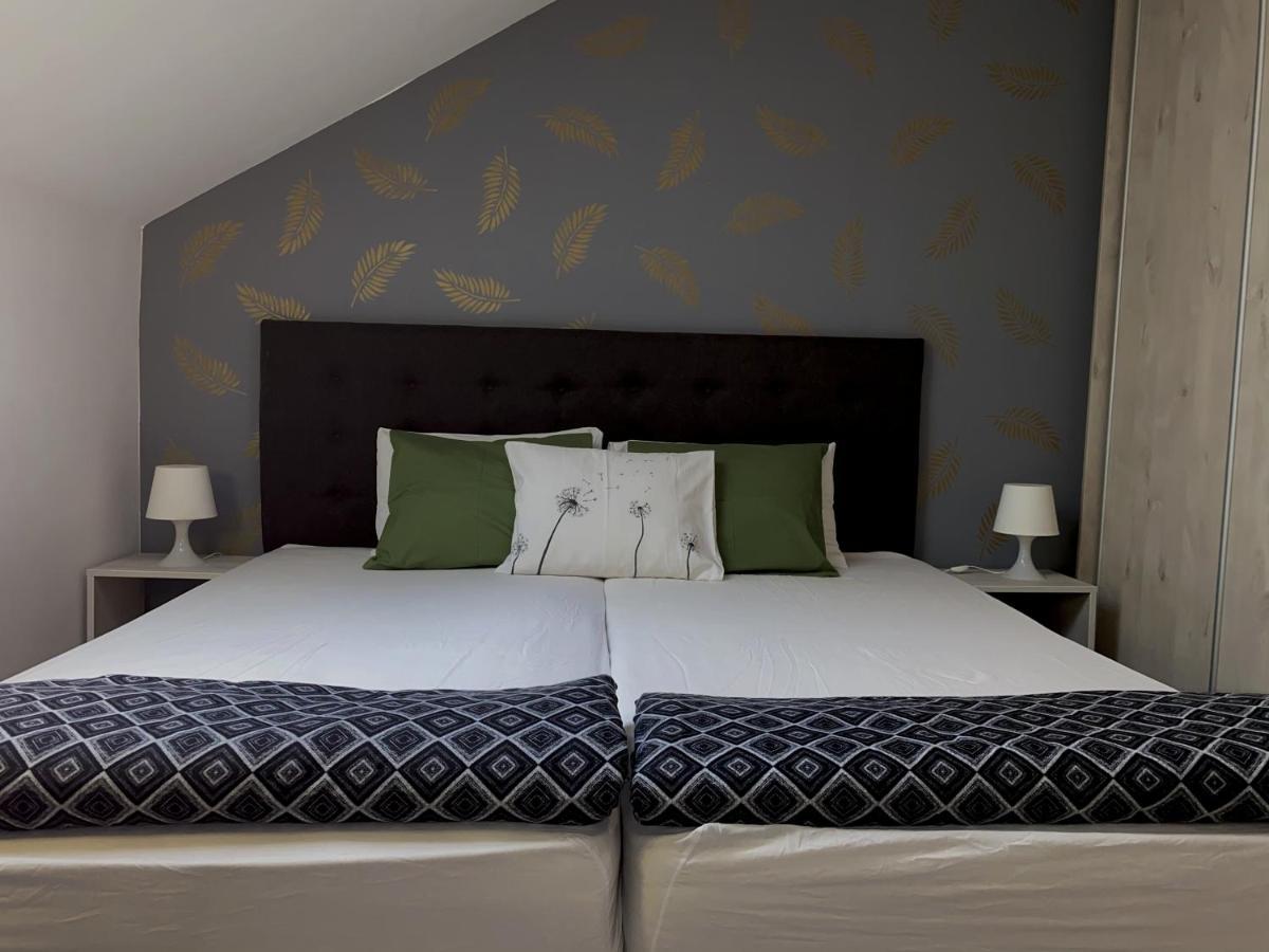 Bobita Apartman Sarvar Luaran gambar