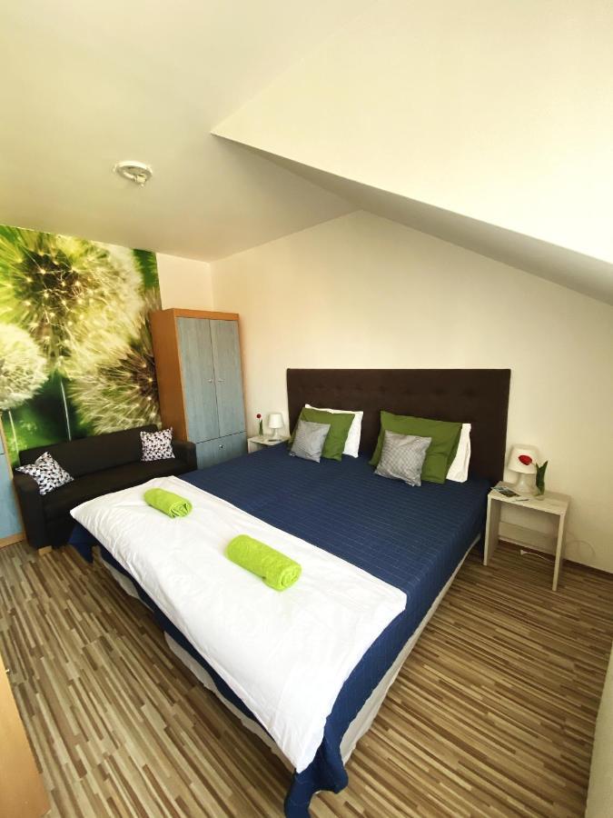 Bobita Apartman Sarvar Luaran gambar